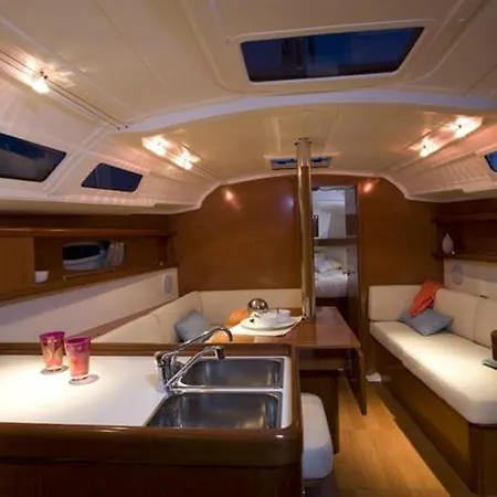 Chania Sailing Private Cruises Πλωτό κατάλυμα *